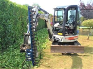 Slanetrac HC150 Cutter Bar on Excavator used for trimming hedge in Australian Backyard