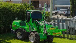 Slanetrac SA800 Swivel Trim Hedge Cutter on Avant 860i